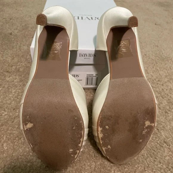 Ivory heels - Picture 2 of 6